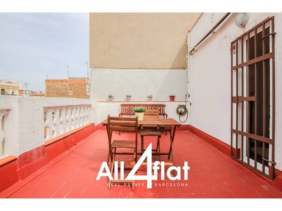 Foto 1 de Àtic en lloguer a El Poble Sec - Parc de Montjuïc de 1 habitació amb terrassa i jardí