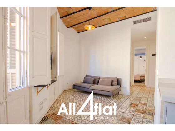 Foto 2 de Pis en venda a El Poble Sec - Parc de Montjuïc de 2 habitacions amb balcó i aire acondicionat