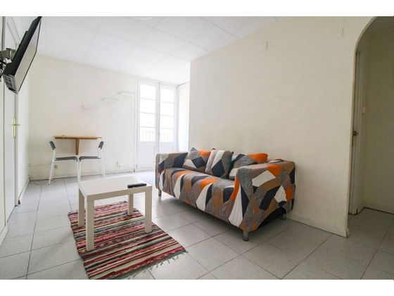 Foto 1 de Alquiler de piso en El Raval de 2 habitaciones con muebles y balcón