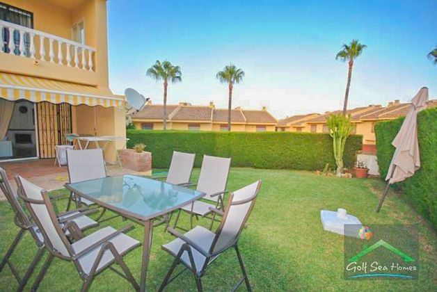 Foto 2 de Casa adossada en lloguer a ronda Del Golf Este de 3 habitacions amb terrassa i piscina