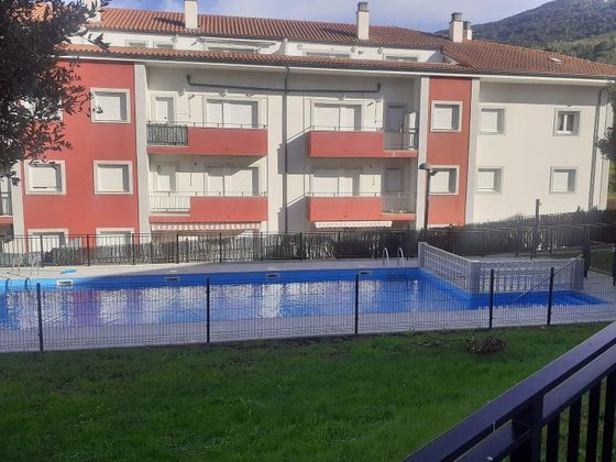 Foto 2 de Piso en venta en Ramales de la Victoria de 2 habitaciones con terraza y piscina