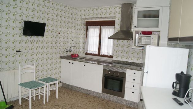 Foto 2 de Alquiler de chalet en Valdés de 3 habitaciones con terraza y garaje