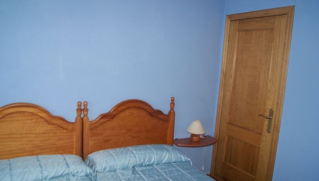 Foto 2 de Alquiler de piso en Valdés de 3 habitaciones con muebles y calefacción