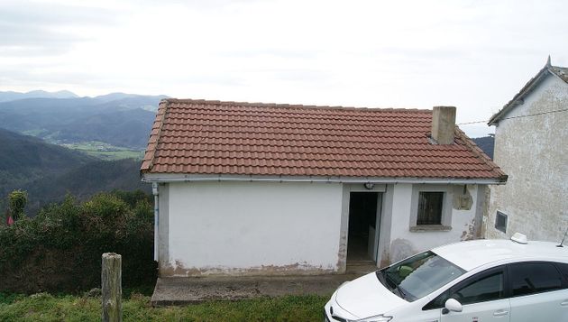Foto 1 de Xalet en venda a Valdés de 2 habitacions amb garatge i jardí