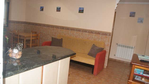 Foto 2 de Alquiler de casa en Valdés de 2 habitaciones con terraza y jardín