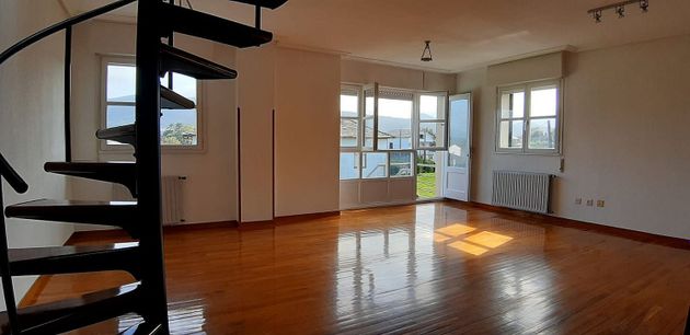 Foto 1 de Casa en venda a Valdés de 5 habitacions amb terrassa i piscina