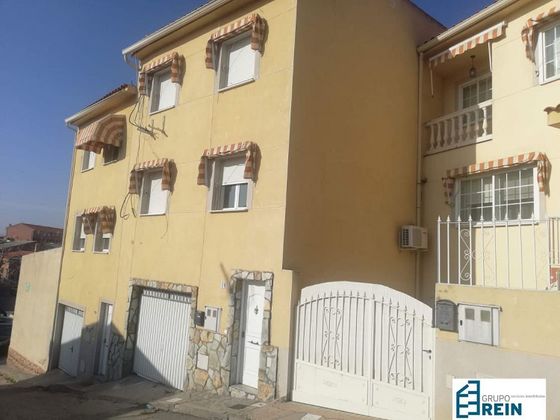 Foto 1 de Casa en venda a Villasequilla de 3 habitacions amb garatge i balcó