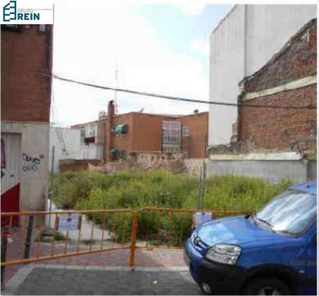 Foto 1 de Venta de terreno en calle Del Puerto del Idiazábal de 241 m²