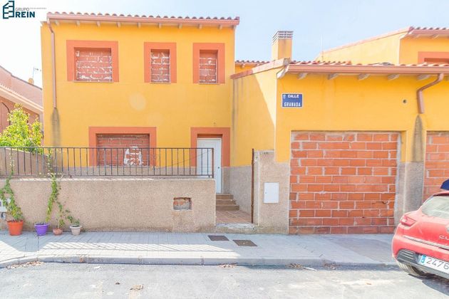 Foto 1 de Casa en venda a calle Granada de 4 habitacions i 170 m²