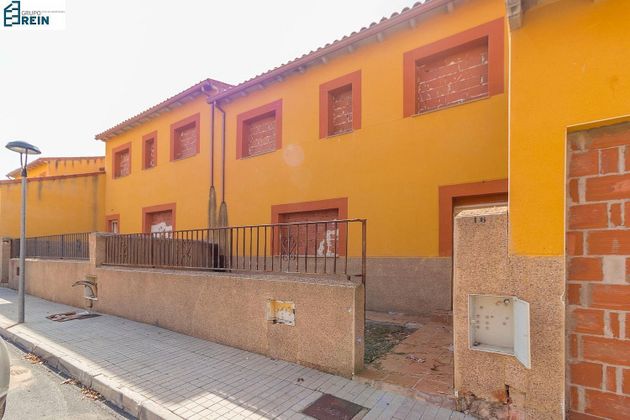 Foto 2 de Venta de casa en calle Granada de 4 habitaciones y 170 m²