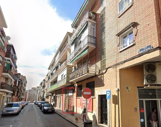 Foto 1 de Local en venda a calle De Isabelita Usera de 97 m²