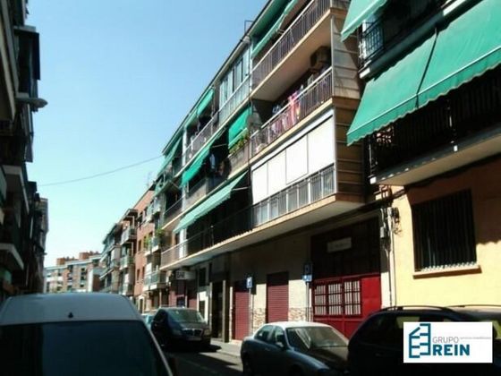 Foto 2 de Local en venda a calle De Isabelita Usera de 97 m²