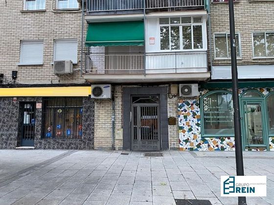 Foto 2 de Pis en venda a calle Cáceres de 2 habitacions i 58 m²