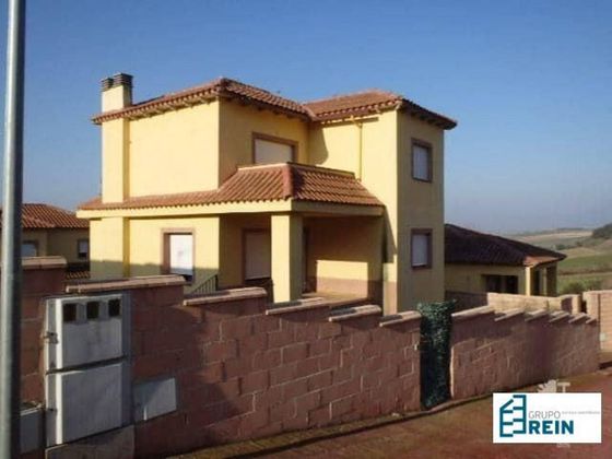 Foto 1 de Venta de casa en Casar de Escalona (El) de 4 habitaciones con terraza y piscina