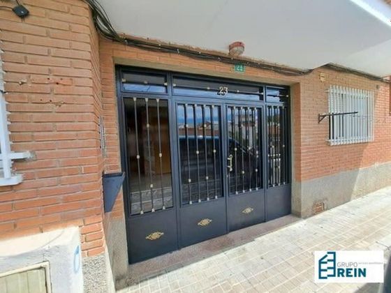 Foto 2 de Piso en venta en Torres de la Alameda de 3 habitaciones con terraza