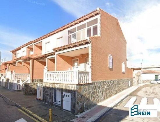 Foto 2 de Casa adossada en venda a Añover de Tajo de 3 habitacions amb terrassa i garatge