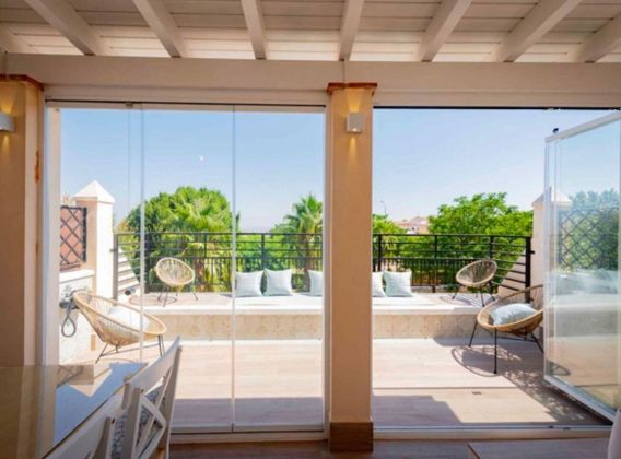 Foto 2 de Casa en venta en Zona Fuentemora de 4 habitaciones con terraza y piscina