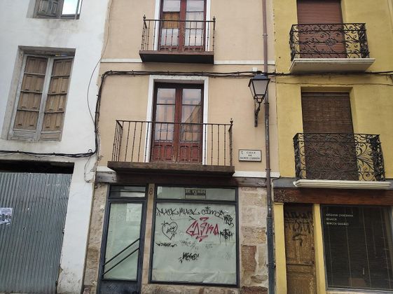 Foto 1 de Casa en venda a Centro - Casco Antiguo de 4 habitacions amb terrassa i balcó