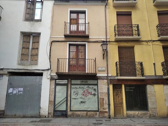 Foto 2 de Casa en venda a Centro - Casco Antiguo de 4 habitacions amb terrassa i balcó