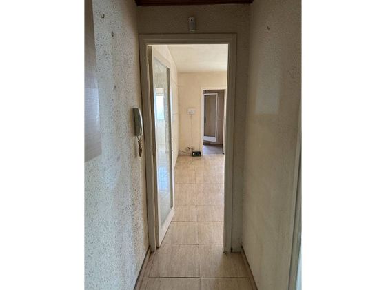 Foto 2 de Piso en venta en El Raval - Safaretjos de 3 habitaciones con balcón