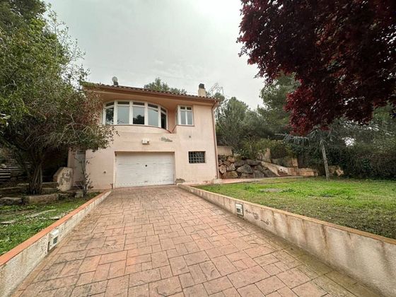 Foto 1 de Casa en venda a Corbera de Llobregat de 7 habitacions amb piscina i jardí
