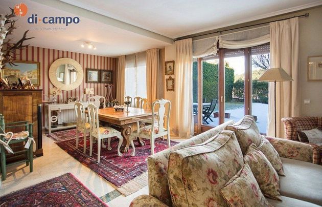 Foto 2 de Casa adossada en venda a La Victoria - El Cabildo de 4 habitacions amb terrassa i piscina