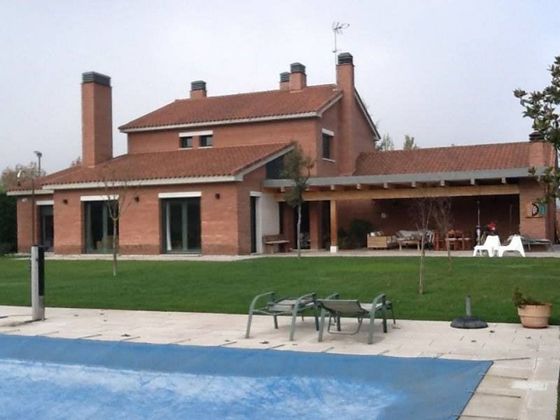 Foto 1 de Xalet en venda a Simancas de 5 habitacions amb terrassa i piscina