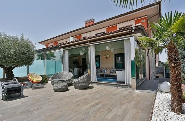 Foto 1 de Casa en venda a Covaresa - Parque Alameda de 4 habitacions amb terrassa i piscina