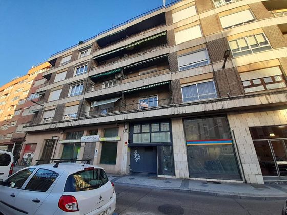 Foto 2 de Pis en venda a calle Simón Aranda de 4 habitacions amb terrassa i balcó