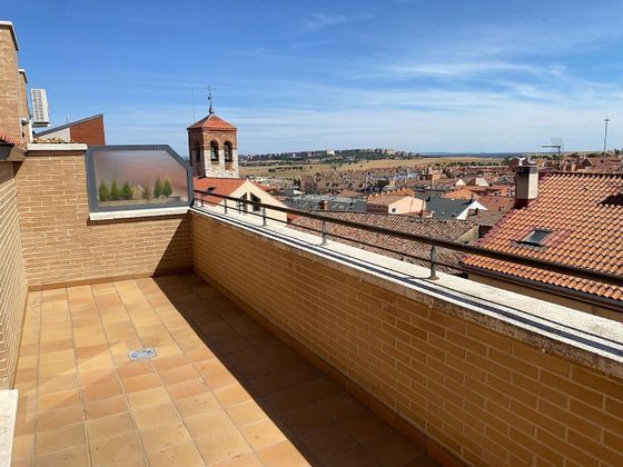 Foto 2 de Àtic en venda a calle Plantío de 2 habitacions amb terrassa i garatge