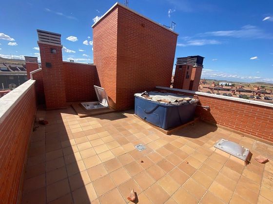 Foto 2 de Àtic en lloguer a Zaratán de 2 habitacions amb terrassa i garatge