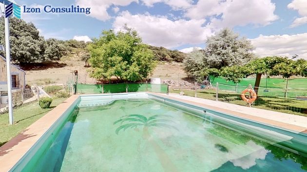 Foto 2 de Venta de casa rural en Robledo de 4 habitaciones con piscina y jardín