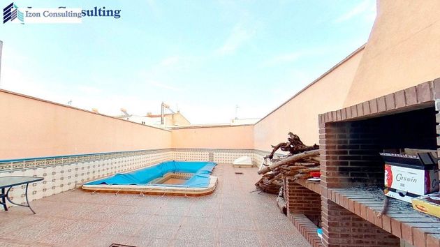 Foto 1 de Casa en venta en Madrigueras de 4 habitaciones con terraza y piscina