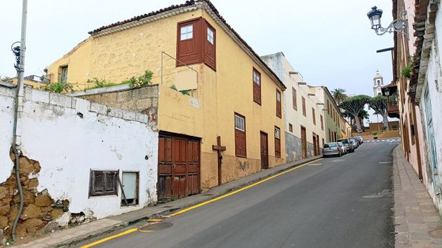 Foto 1 de Chalet en venta en Los Realejos-Icod El Alto de 8 habitaciones con terraza y garaje