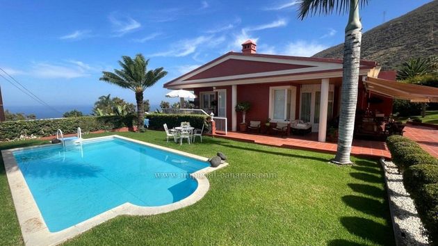 Foto 1 de Chalet en venta en Santa Úrsula de 5 habitaciones con terraza y piscina