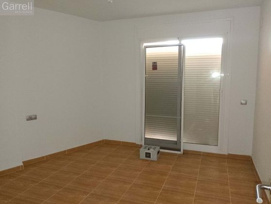 Foto 2 de Venta de piso en Sant Jaume d´Enveja de 2 habitaciones con piscina