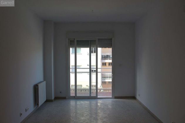 Foto 2 de Pis en venda a Estadi-Horta Vermella-Santa Anna de 2 habitacions amb terrassa i balcó