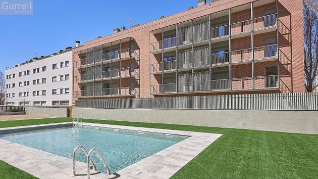 Foto 1 de Venta de piso en Sant Fost de Campsentelles de 3 habitaciones con terraza y piscina