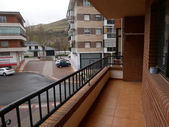 Foto 1 de Piso en venta en Briviesca de 3 habitaciones con terraza y garaje