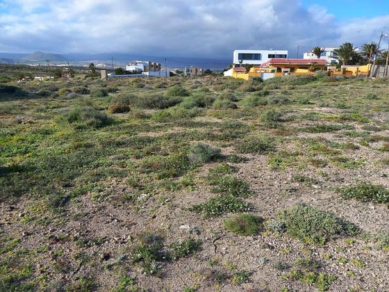 Foto 2 de Venta de terreno en El Médano de 3041 m²