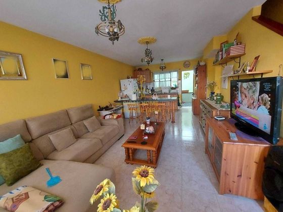 Foto 1 de Casa en venda a Playa de Arinaga de 3 habitacions amb terrassa i garatge