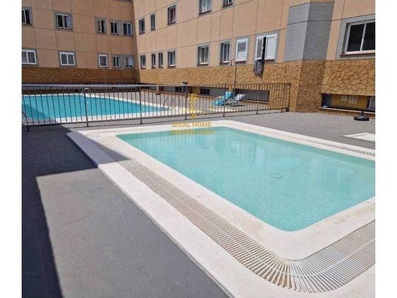 Foto 1 de Piso en venta en Vecindario-Paredilla-Sardina de 3 habitaciones con piscina y garaje