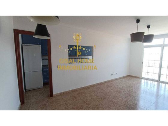 Foto 2 de Piso en venta en Vecindario-Paredilla-Sardina de 3 habitaciones con piscina y garaje