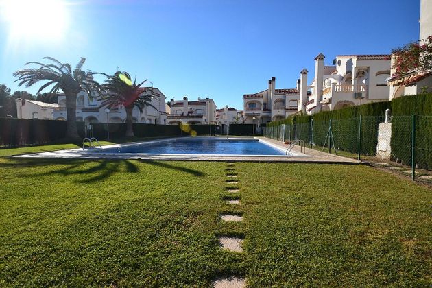 Foto 1 de Casa adossada en venda a Casalot de 3 habitacions amb terrassa i piscina