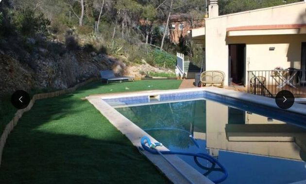 Foto 1 de Xalet en venda a Mas Trader-Corral D’En Tort-Corral D’En Cona de 6 habitacions amb terrassa i piscina