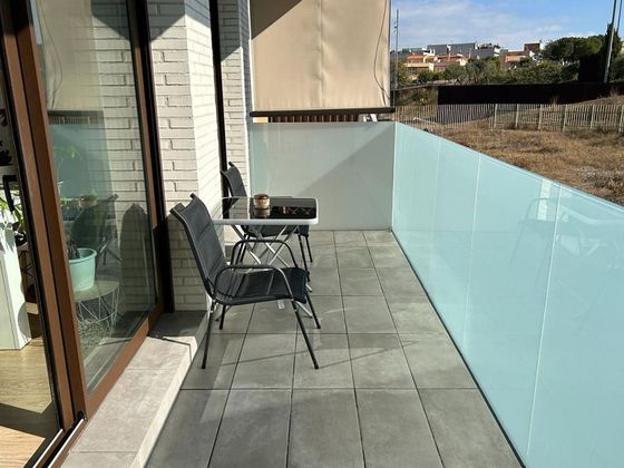 Foto 2 de Venta de piso en La Geltrú de 3 habitaciones con terraza y piscina