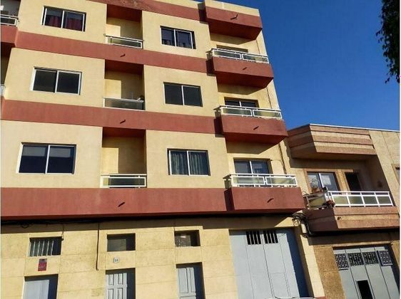 Foto 2 de Piso en venta en Callejón del Castillo - El Calero - Las Huesas de 3 habitaciones con terraza y balcón