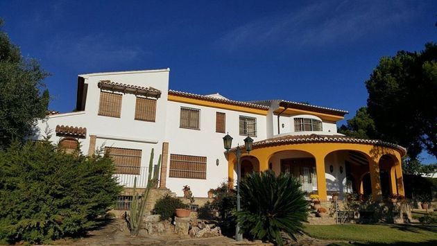 Foto 2 de Chalet en venta en Beniarjó de 4 habitaciones con terraza y piscina