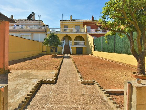 Foto 1 de Casa adossada en venda a calle Manuel García Escamilla de 4 habitacions amb terrassa i piscina
