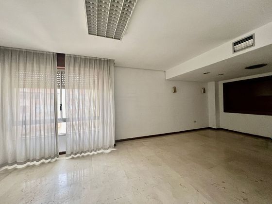 Foto 1 de Venta de piso en avenida De Menéndez Pelayo de 2 habitaciones con garaje y aire acondicionado